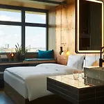 25 هورس هوتل بيكيني