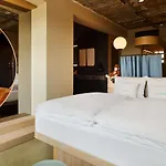 25 هورس هوتل بيكيني برلين